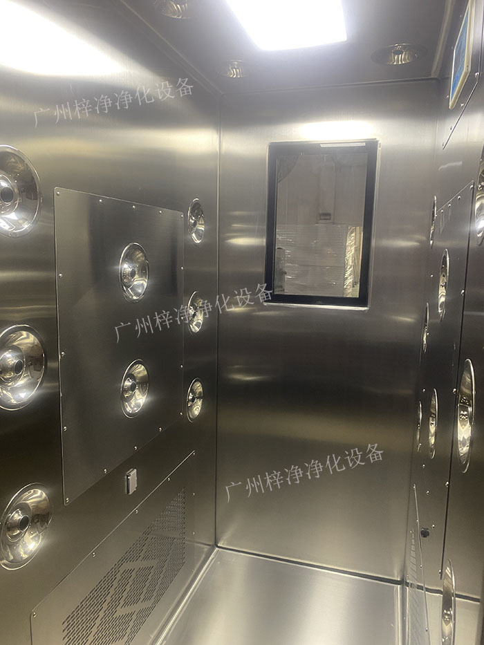 高端滿焊接風淋室產(chǎn)品內(nèi)結構