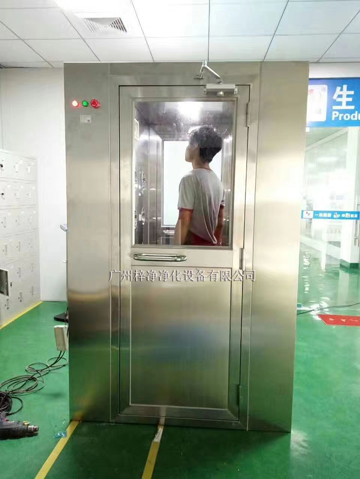 不同體型的人員在風淋室中的停留時間也會有所不同 不同體型的人員在風淋室中的停留時間也會有所不同