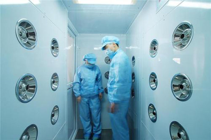 啟動(dòng)風(fēng)淋室按下啟動(dòng)按鈕,風(fēng)淋室開始工作,風(fēng)機(jī)啟動(dòng),過濾器開始過濾空氣。 啟動(dòng)風(fēng)淋室按下啟動(dòng)按鈕,風(fēng)淋室開始工作,風(fēng)機(jī)啟動(dòng),過濾器開始過濾空氣。